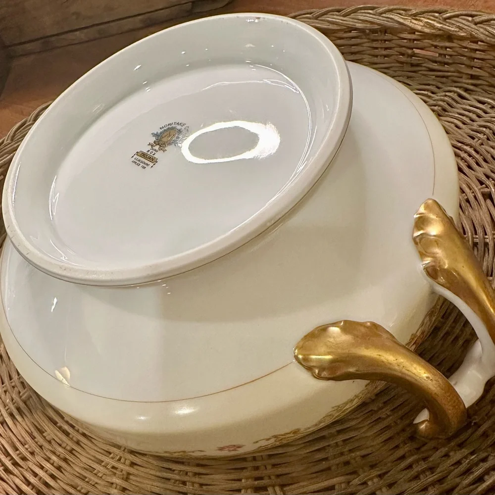 Noritake Trojan Fine Porcelain Vegetable Bowl With Finial Topped Dome Lid